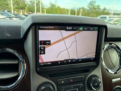 Used 2013 Ford F250 Lariat w/ Lariat Interior Pkg AWD/4WD image 19