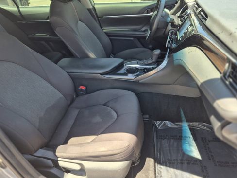 Used 2020 Toyota Camry LE FWD image 23