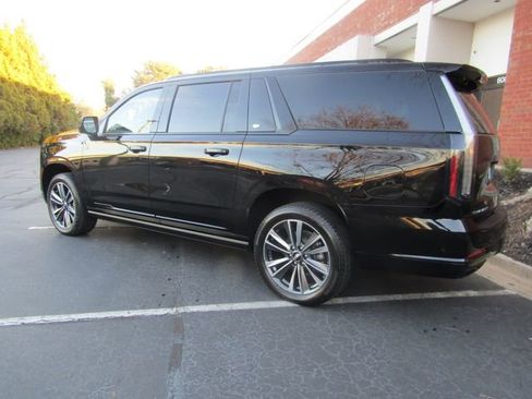 Used 2025 Cadillac Escalade ESV Sport w/ Touring Package image 3