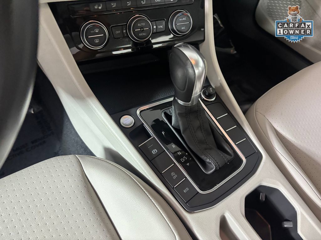 Used 2019 Volkswagen Jetta SE w/ Cold Weather Package FWD image 28