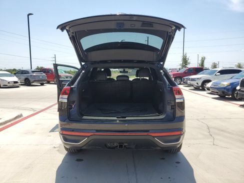Used 2023 Volkswagen Atlas Cross Sport SE FWD image 29