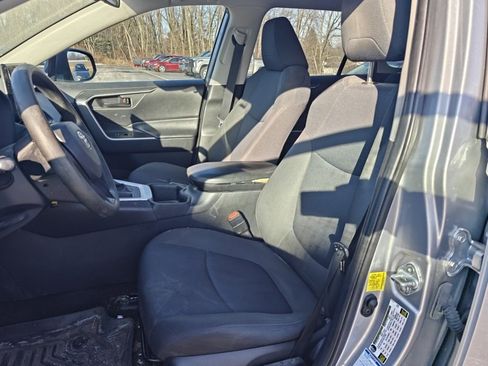 Used 2022 Toyota RAV4 LE image 8