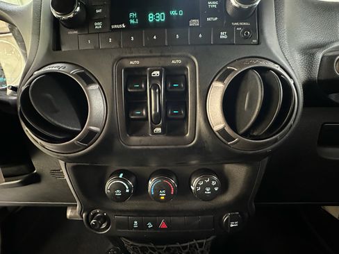 Used 2017 Jeep Wrangler Unlimited Sport w/ Quick Order Package 24S AWD/4WD image 24