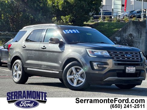 Used 2016 Ford Explorer XLT image 2