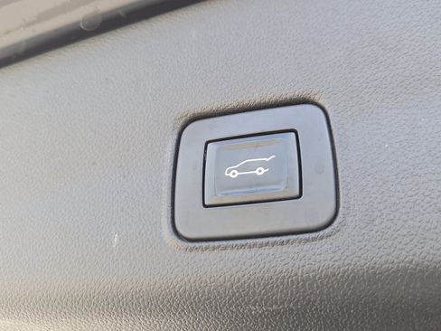 Used 2021 Chevrolet TrailBlazer LT w/ Sun and Liftgate Package FWD image 19
