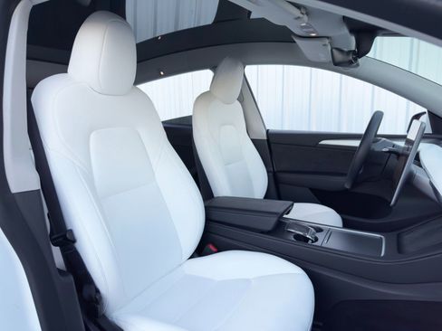 Used 2023 Tesla Model Y Performance image 38