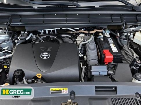 Used 2020 Toyota Highlander LE FWD image 16