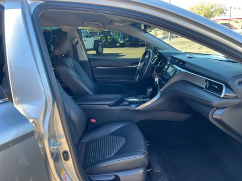 Used 2018 Toyota Camry SE image 19