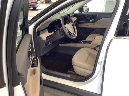 Used 2023 Lincoln Corsair AWD w/ Equipment Group 101A image 11