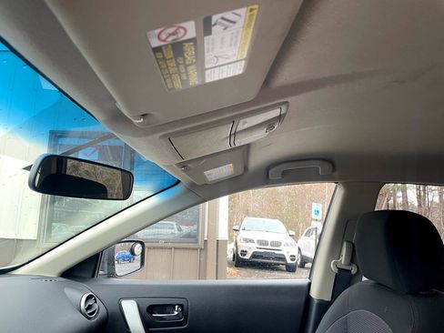 Used 2013 Nissan Rogue SV image 16