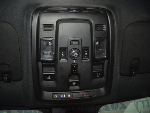 Used 2025 Chevrolet Tahoe Premier AWD/4WD image 53