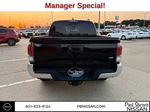 Used 2022 Toyota Tacoma TRD Off-Road image 13