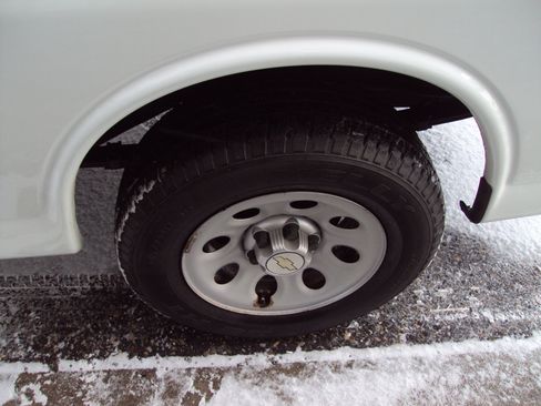 Used 2013 Chevrolet Express 1500 AWD image 28