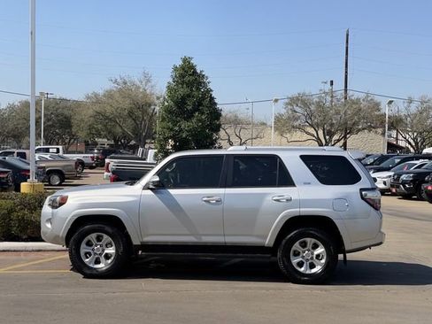 Used 2018 Toyota 4Runner SR5 image 4