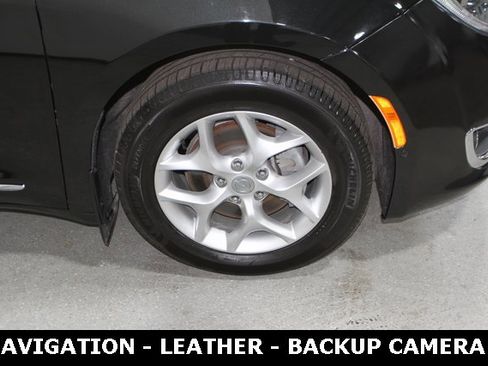 Used 2020 Chrysler Pacifica Touring-L Plus w/ Tire & Wheel Group image 6