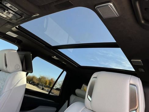 Certified 2026 Cadillac Escalade V w/ LPO, ONYX Package image 25