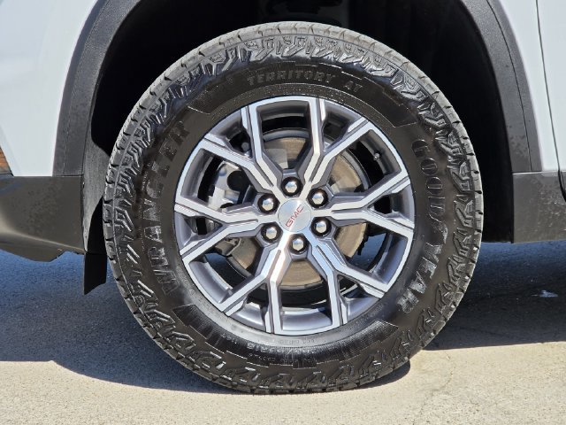 Used 2026 GMC Acadia AT4 w/ Luxury Package AWD/4WD image 8