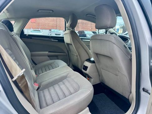 Used 2017 Ford Fusion SE image 13