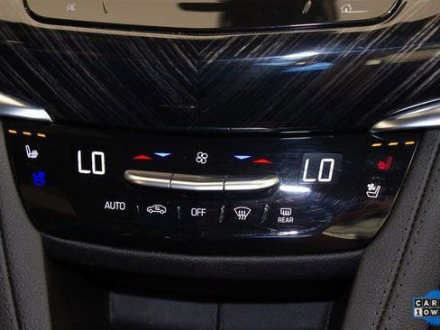 Used 2025 Cadillac XT6 Premium Luxury image 35