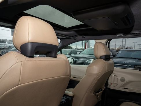 Used 2021 Toyota Sienna XLE image 10