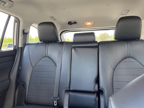 Used 2022 Toyota Highlander XLE AWD/4WD image 17