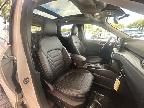 Certified 2024 Ford Escape SE w/ PHEV Premium Package image 30