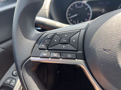 Used 2025 Nissan Sentra SV FWD image 14