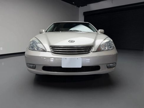 Used 2003 Lexus ES 330 FWD image 2
