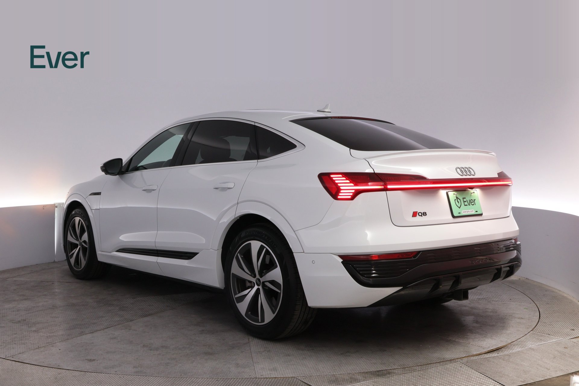 Used 2024 Audi Q8 e-tron Premium Plus AWD/4WD image 17