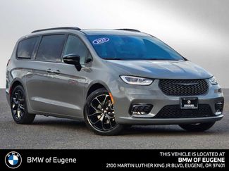 Used 2025 Chrysler Pacifica Limited video 1