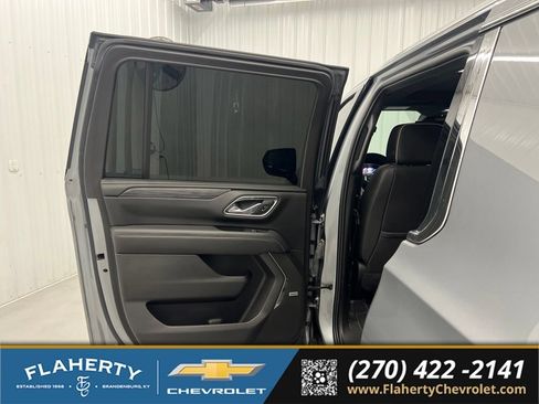 Used 2023 GMC Yukon XL SLT AWD/4WD image 10