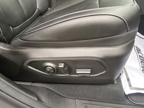 Used 2025 Jeep Grand Cherokee Limited image 30