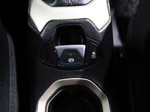 Used 2016 Jeep Renegade Latitude w/ Cold Weather Group image 20