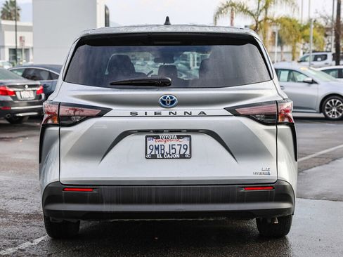 Certified 2024 Toyota Sienna LE image 21