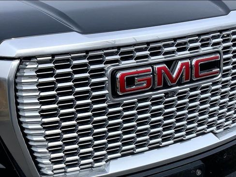 Used 2021 GMC Yukon XL Denali w/ Denali Premium Package image 31
