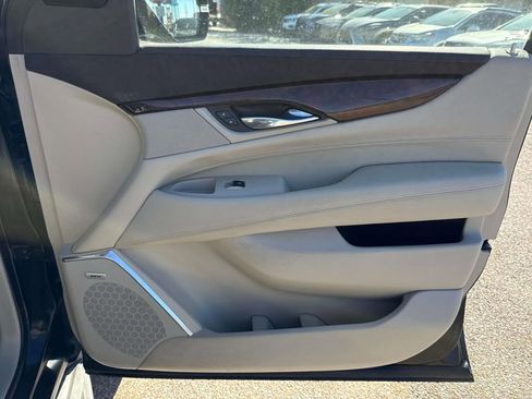 Used 2015 Cadillac Escalade ESV Premium image 15