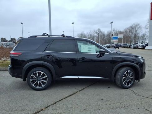 New 2026 Nissan Pathfinder Platinum image 2
