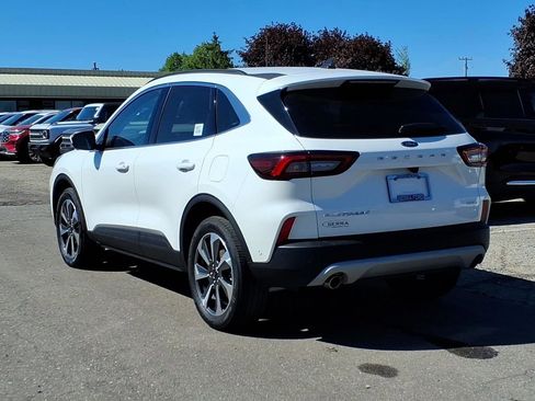 Used 2023 Ford Escape Platinum w/ Premium Technology Package AWD/4WD image 3