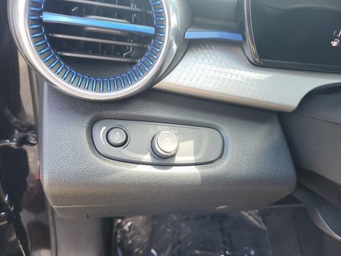 Used 2022 Chevrolet Trax LT FWD image 36