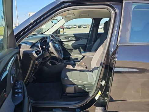 Used 2023 Chevrolet TrailBlazer LS image 18