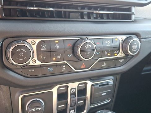 Certified 2025 Jeep Wrangler Unlimited Sahara AWD/4WD image 15