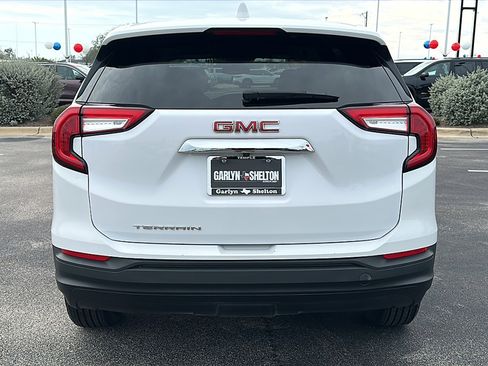Used 2022 GMC Terrain SLE image 7