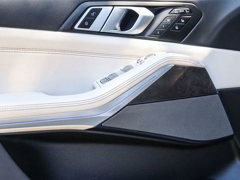 Certified 2025 BMW X7 M60i AWD/4WD image 24
