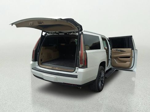 Used 2020 Cadillac Escalade ESV Platinum RWD image 15