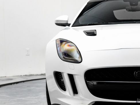 Used 2016 Jaguar F-TYPE R image 25