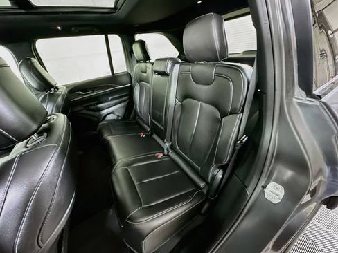 Used 2025 Jeep Grand Cherokee Limited AWD/4WD image 30