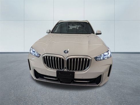 Used 2025 BMW X5 xDrive50e image 8