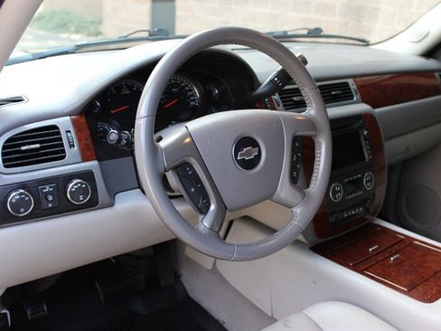 Used 2010 Chevrolet Tahoe LTZ AWD/4WD image 9