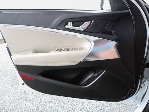 Used 2025 Genesis G70 2.5T AWD/4WD image 22