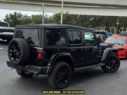 Used 2023 Jeep Wrangler Unlimited Sahara AWD/4WD image 7